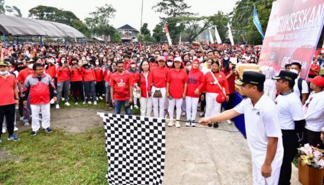 					Sulsel Anti Mager, Gubernur Andalan dan Warga Toraja Jalan Sehat