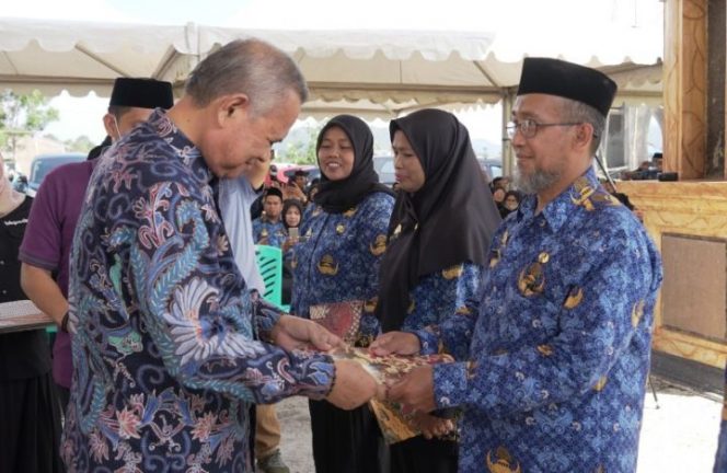 					360 SK Pengangkatan PPPK Formasi 2021 Diserahkan Bupati Luwu