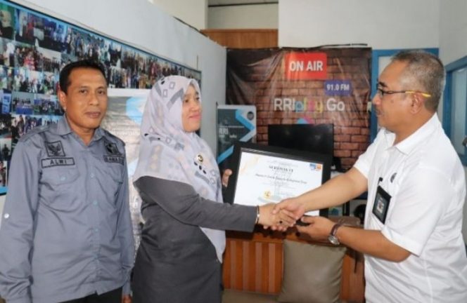 					Responsif atas Keterbukaan Informasi, Bawaslu Bone Raih Penghargaan dari LPP RRI