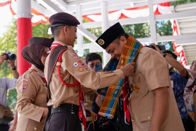 					Gubernur Andi Sudirman Sulaiman melepas Kontingan Pramuka Sulsel ke Jambore Nasional Cibubur Jakarta (Ist)