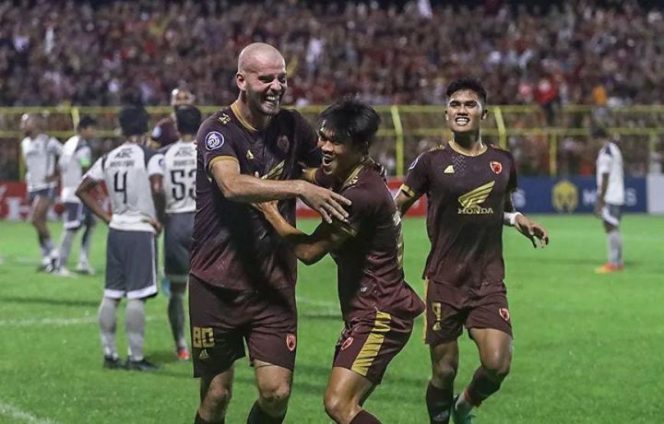 					W  Pluim Cetak Gol ke 5 PSM Makassar vs Persib Bandung (Ist)