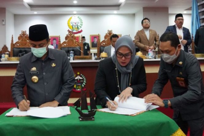 					Gubernur – Ketua DPRD Sulsel Tandatangani Perubahan KUA-PPAS 2022