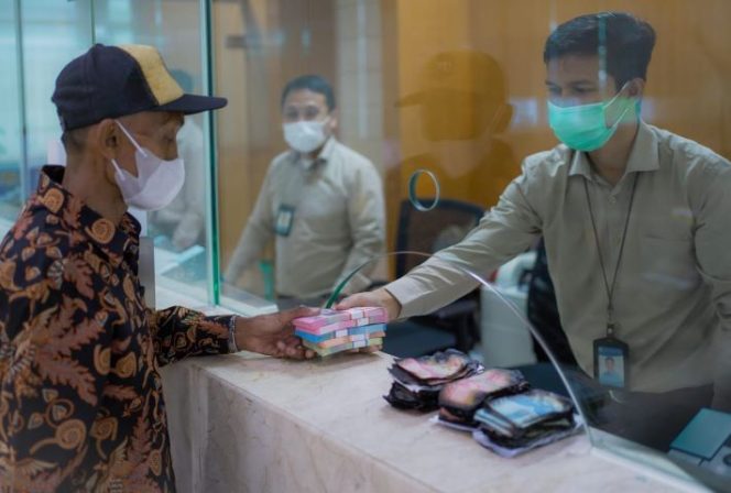 					BI Sulsel Gantikan Uang Panaik Warga Yang Terbakar, Totalnya Rp 25,6 Juta   