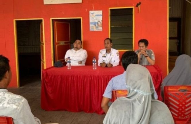 					Camat Sangkarrang Terima Kunjungan Guru Besar Unhas, ini yang Mereka Bahas