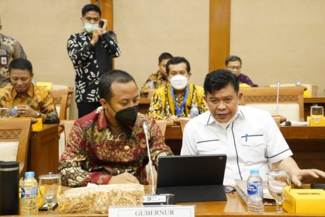 					Gubernur Sulsel bersama Plt Kadis ESDM Andi Bakti Haruni di RDP Komisi VII DPR RI (Ist)