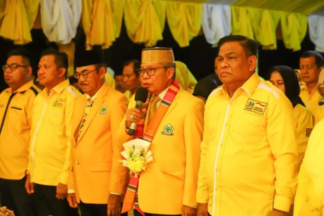 					Ketua DPD I Golkar Sulsel Taufan Pawe (kiri) - Ketua DPD II Golkar Bone A Fashar (kanan) di Pendidikan Politik Golkar Bone (Ist)