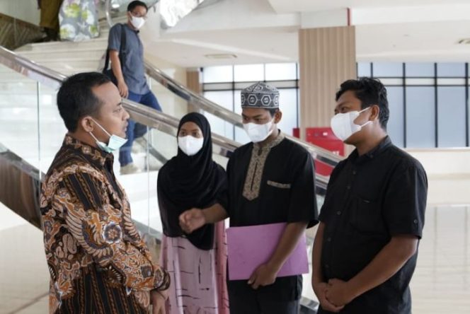 					Gubernur Andalan terima kedatangan keluarga Almarhumah Ibu Yang gantung diri di pinrang (Ist)