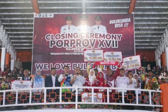 					Andalan Serahkan Bonus ke Atlet Pemecah Rekor Porprov 2022