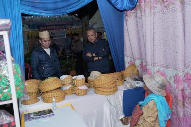 					Bupati Luwu Basming Mattayang sambangi pameran UMKM (ist)