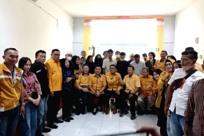 					DPD Partai Hanura Sulsel Resmi Terima Anggota baru Eks Partai Republik (BERITA.NEWS)