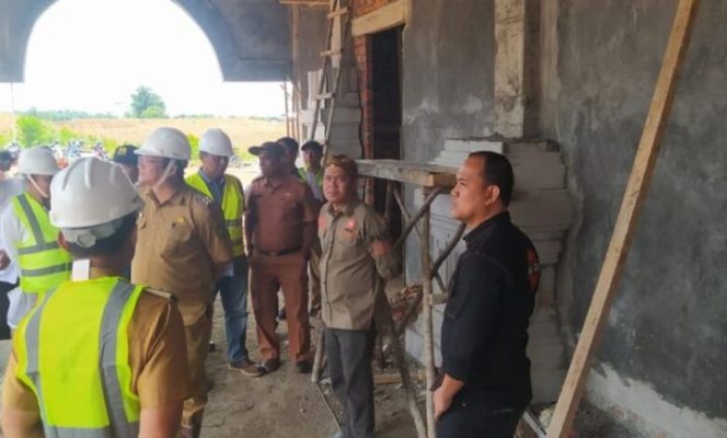 					Komisi II DPRD Kota Bengkulu Sidak Proyek Pembangunan Balai Kota Di Pekan Sabtu