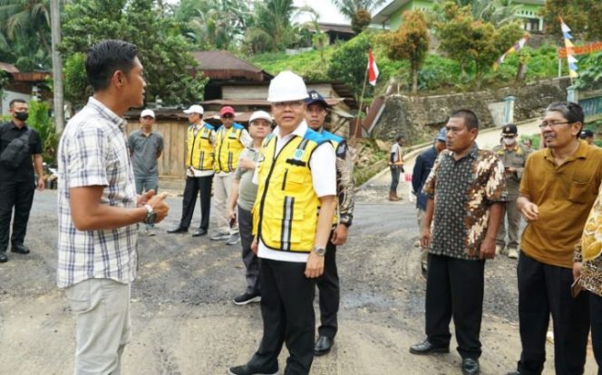					Gubernur Rohidin Tinjau Pembangunan Jalan Poros Bengkulu Utara-Bengkulu Tengah