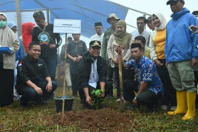 					Andalan dan Warga Tanam 25 Ribu Bibit Kopi di Topidi Gowa
