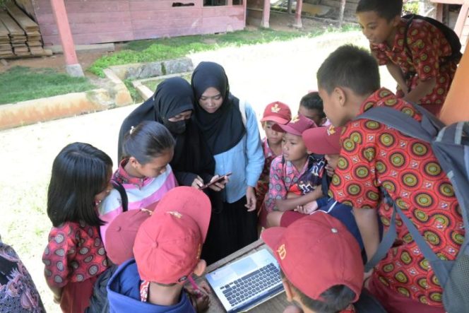 					Dosen FIKOM UMI Kenalkan Aplikasi AR ke Siswa SD Toraja