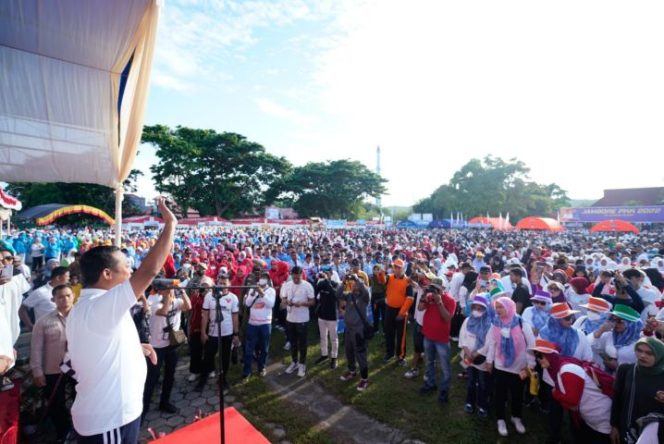 					Anti Mager di Selayar, Gubernur Bagikan Bibit Jeruk Keprok