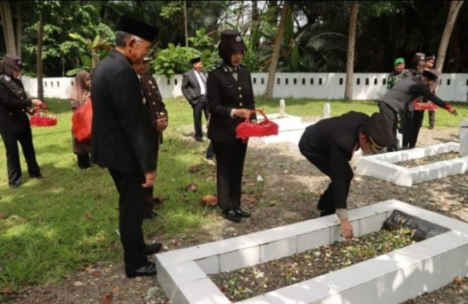 					Hari Pahlawan, Kapolres Luwu Pimpin Upacara Ziarah di TMP Belopa Luwu