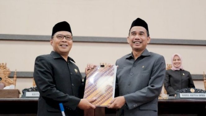 					DPRD Makassar Bersama Pemkot Tandatangani Rancangan APBD Perubahan 2022