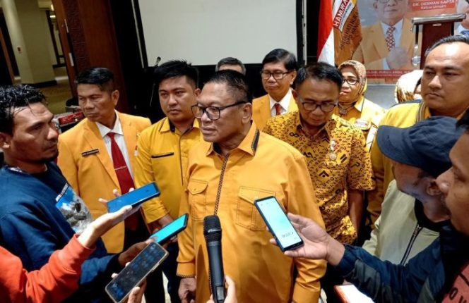 					Oesman Sapta Sapa Kader Partai Hanura di Sulsel