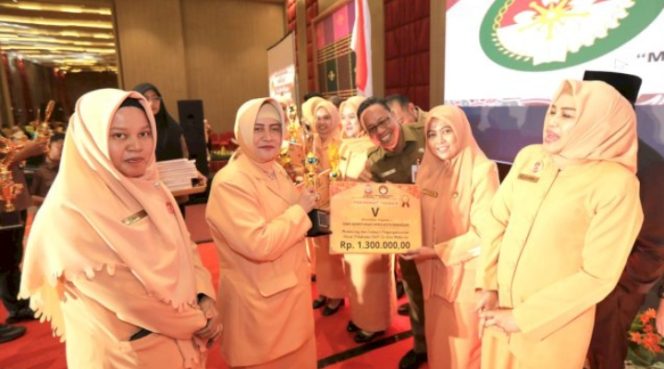 					DPRD Makassar Terima Penghargaan Monev Terbaik untuk DWP Unit Setwan