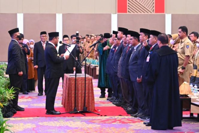 					Gubernur Mutasi 10 Pejabat Eselon II Pemprov Sulsel