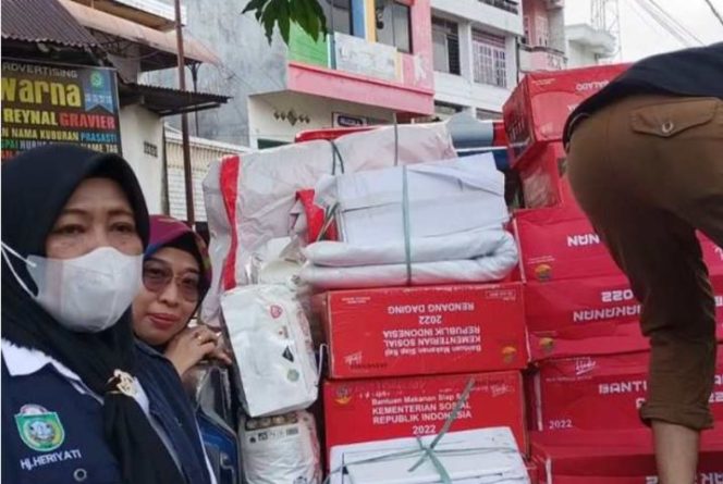 					Penyaluran bantuan logistik korban banjir di Kota Parepare (ist)