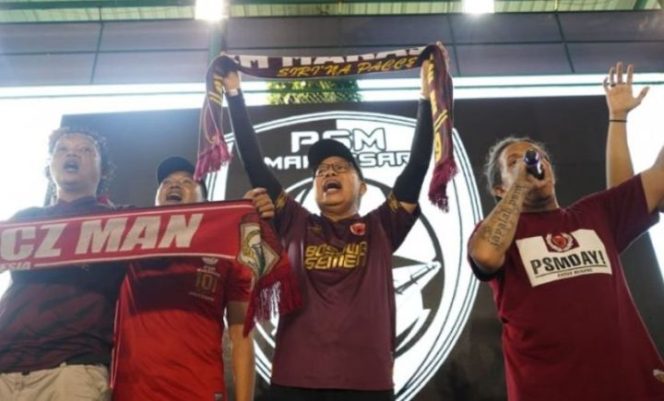 					Wali Kota Parepare Nonton Bareng Supoter PSM Makassar di Rujab Wali Kota (ist)