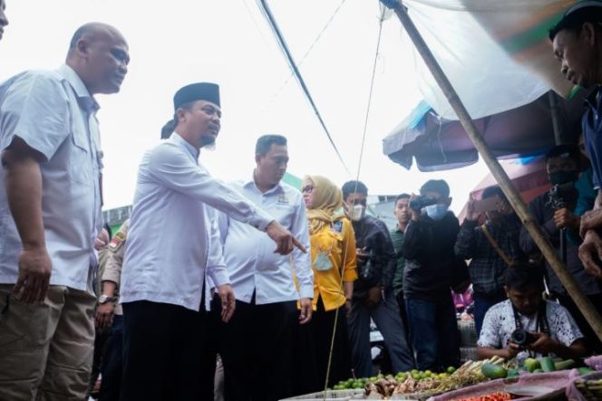 					Pantau Stok dan Harga Pangan di Pasar Terong, Gubernur: Masih Terkendali