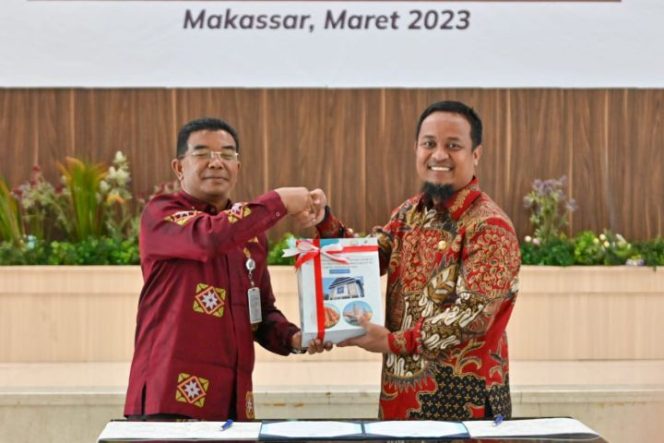 					Gubernur Sulsel Serah Terima LPKD 2022, Target Kembali WTP