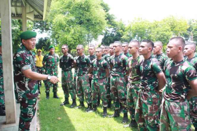 					Danrindam IX/Udayana Kolonel Inf Wirawan Eko Prasetyo berikan arahan. (ist) 
