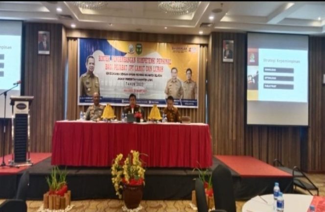 					Bimtek Kompetensi Personal, Kajari Luwu Jadi Pemateri