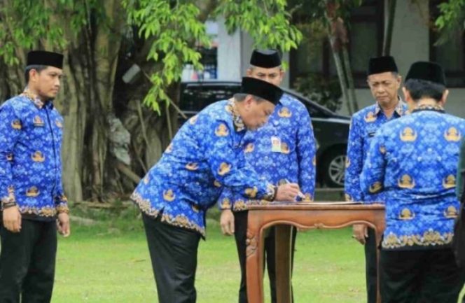 					Tepat di Hari Kesadaran Nasional, Pemkab Luwu Serahkan SK dan Pengambilan Sumpah PNS
