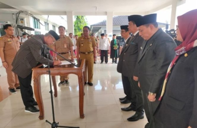 					Bupati Luwu Lantik 5 Pejabat Eselon II, ini Nama-namanya