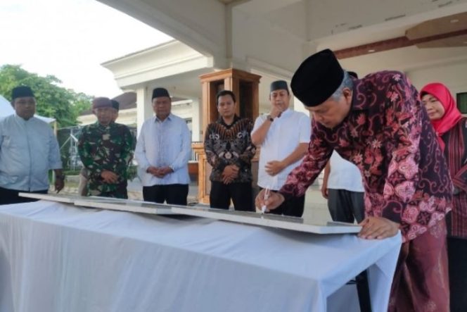 					Momen Ramadan, Basmin Resmikan Masjid Ulil Amri Rujab Bupati Luwu