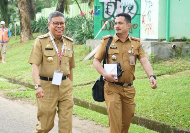 					Wali Kota Pareapre Taufan Pawe bersama Kepala Bidang Humas dan Komunikasi Publik (HKP) Diskominfo Parepare, Andi Askar (ist)