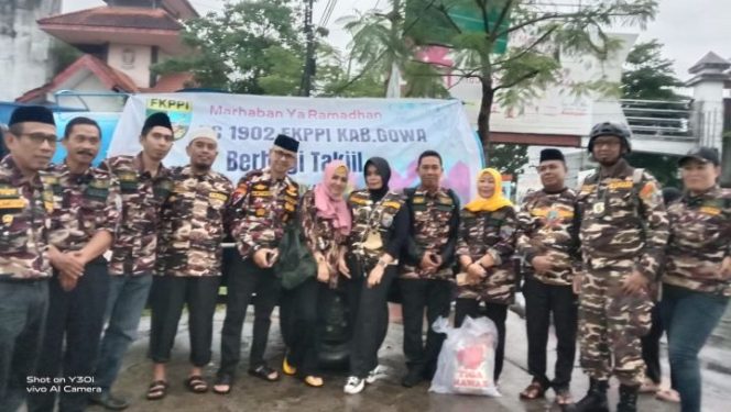 					Pengurus Harian FKPPI Cabang Gowa Berbagi Takjil ke Pengendara