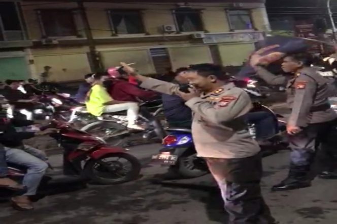 					AKBP Baharuddin Larut Dalam Euforia Juara PSM Makassar