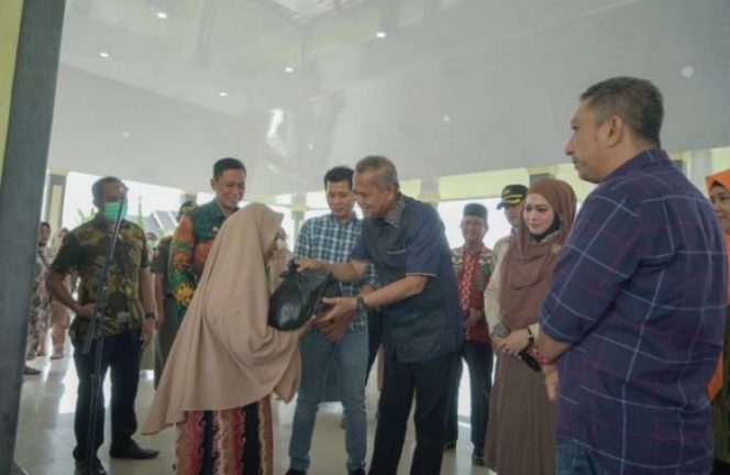 					Sediakan 5 Ribu Paket Bahan Pokok, Basmin Buka Pasar Murah bagi Warganya