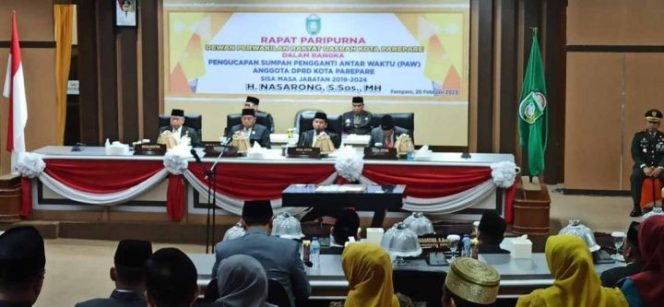 					Taufan Pawe hadiri pelantikan PAW Anggota DPRD Kota Parepare (ist)