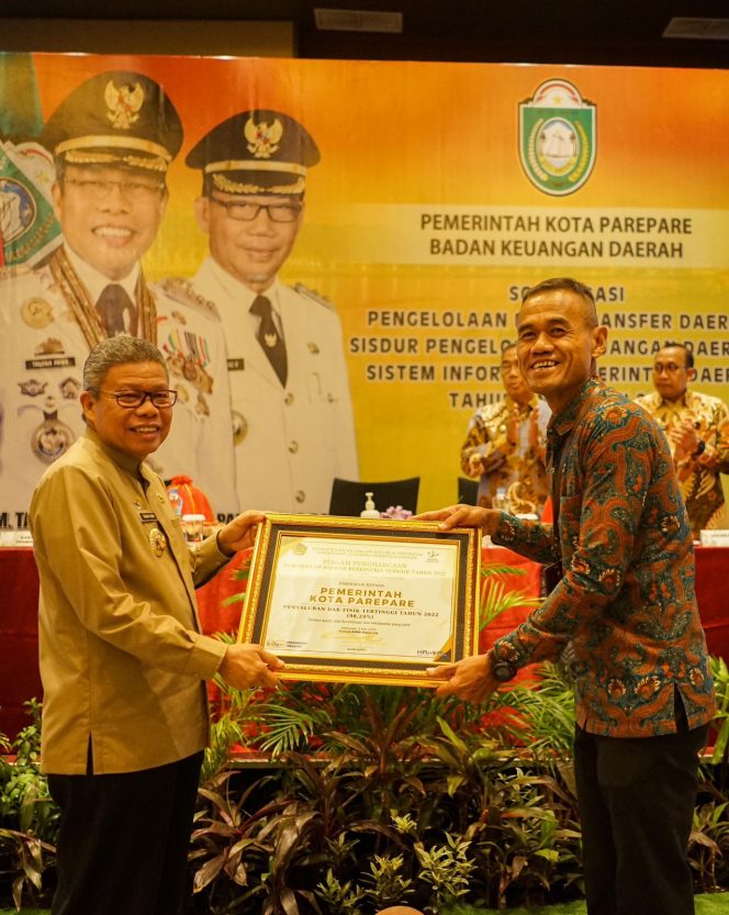 					Taufan Pawe Terima Penghargaan Kemenkeu, Alokasi DAK Tertinggi