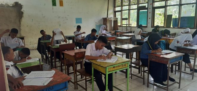 					Pelaksanaan Ujian tingkat SMP. 