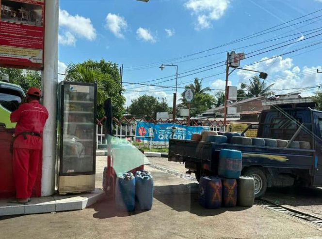 					Ilustrasi Pembelian BBM Subsidi Menggunakan Jerigen. (ist) 