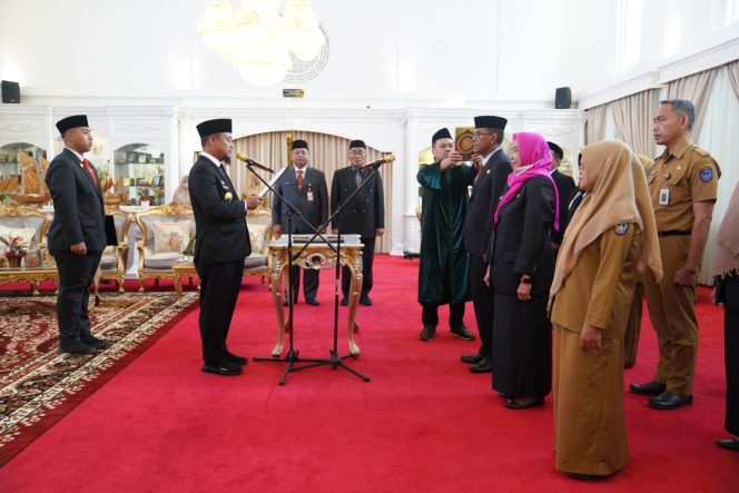 					Lantik Pejabat, Gubernur Sulsel: Bukan Hadiah Tapi Amanah