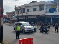 Personel Satlantas Polres Gowa Melakukan pengaman arus Lalulintas di Jalan Andi Tonro - Jalan Sirajuddin Rani. (ist)