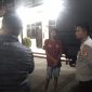Abdullah atau Ulla (Baju Merah) sopir yang viral di Borgol oleh anggota Lantas Polres Gowa yang sedang di Mediasi dan klarifikasi. (ist)