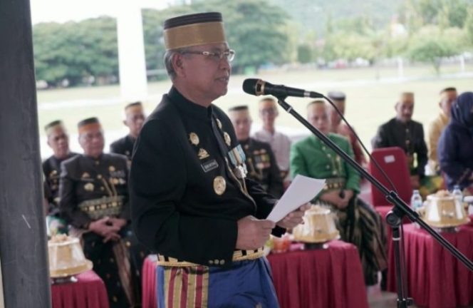 					Momen Hardiknas, Bupati Luwu Beri Penghargaan Sekolah dan Guru Berprestasi