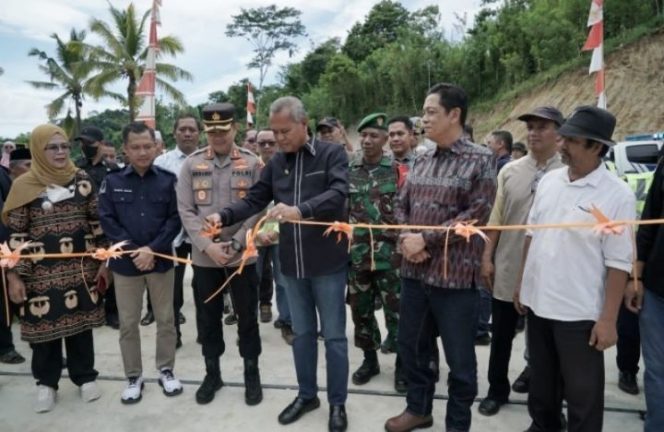 					Akhir Pekan, Basmin Mattayang Resmikan Sejumlah Proyek Infrastruktur di Luwu
