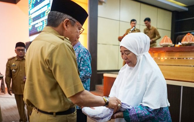 					Taufan Pawe Melepas 125 CJH Parepare, Ingatkan Jaga Nama Daerah 