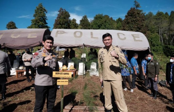 					Sasar Lahan Kritis, Pemkab Gowa Kembali Tanam 4.000 Bibit Pohon di Tombolopao