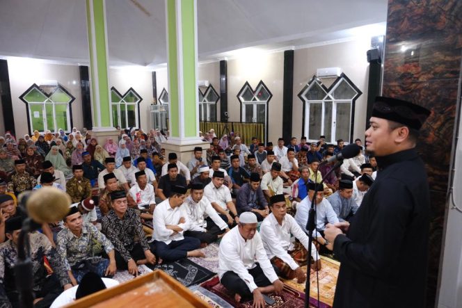 					Pererat Silaturahmi, Adnan-Kio Kembali Sapa Masyarakat Melalui Tarawih Keliling
