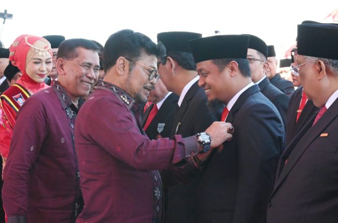 					Sukses Program Mandiri Benih, Andi Sudirman Terima Penghargaan Presiden